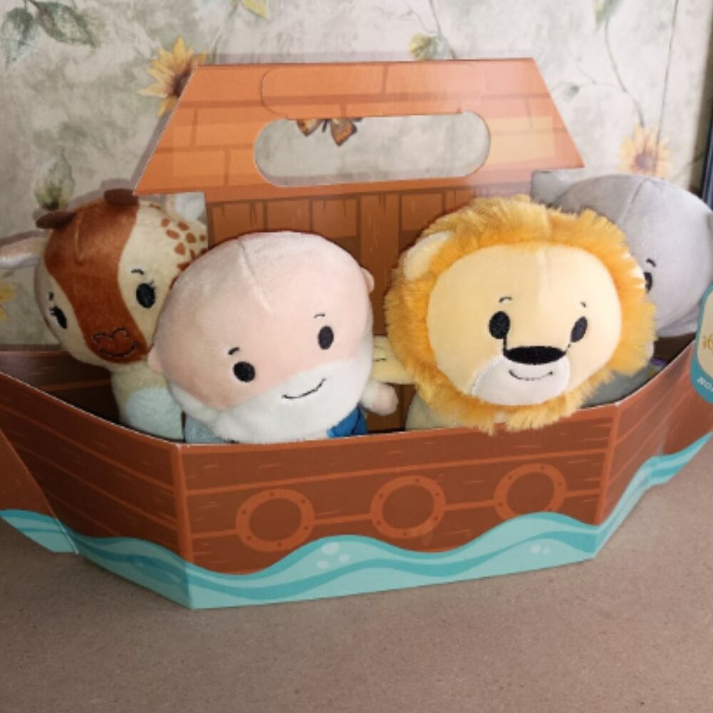 Hallmark itty bittys Noah's Ark Set